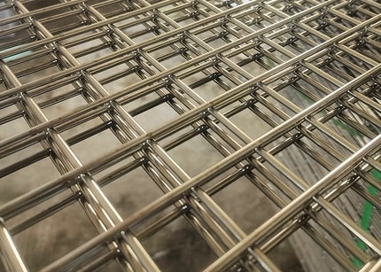 Weld 50x50mm Hole 4ft Galvanised Steel Mesh Panels Silver