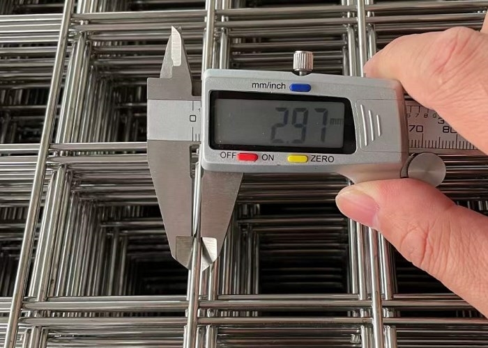 Custom Thickened 304 Stainless Steel Welded Wire Mesh Panel 1 M * 2 M Flat